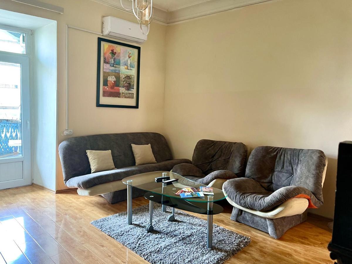 Apartment In Old Tbilisi Orbeliani Square المظهر الخارجي الصورة