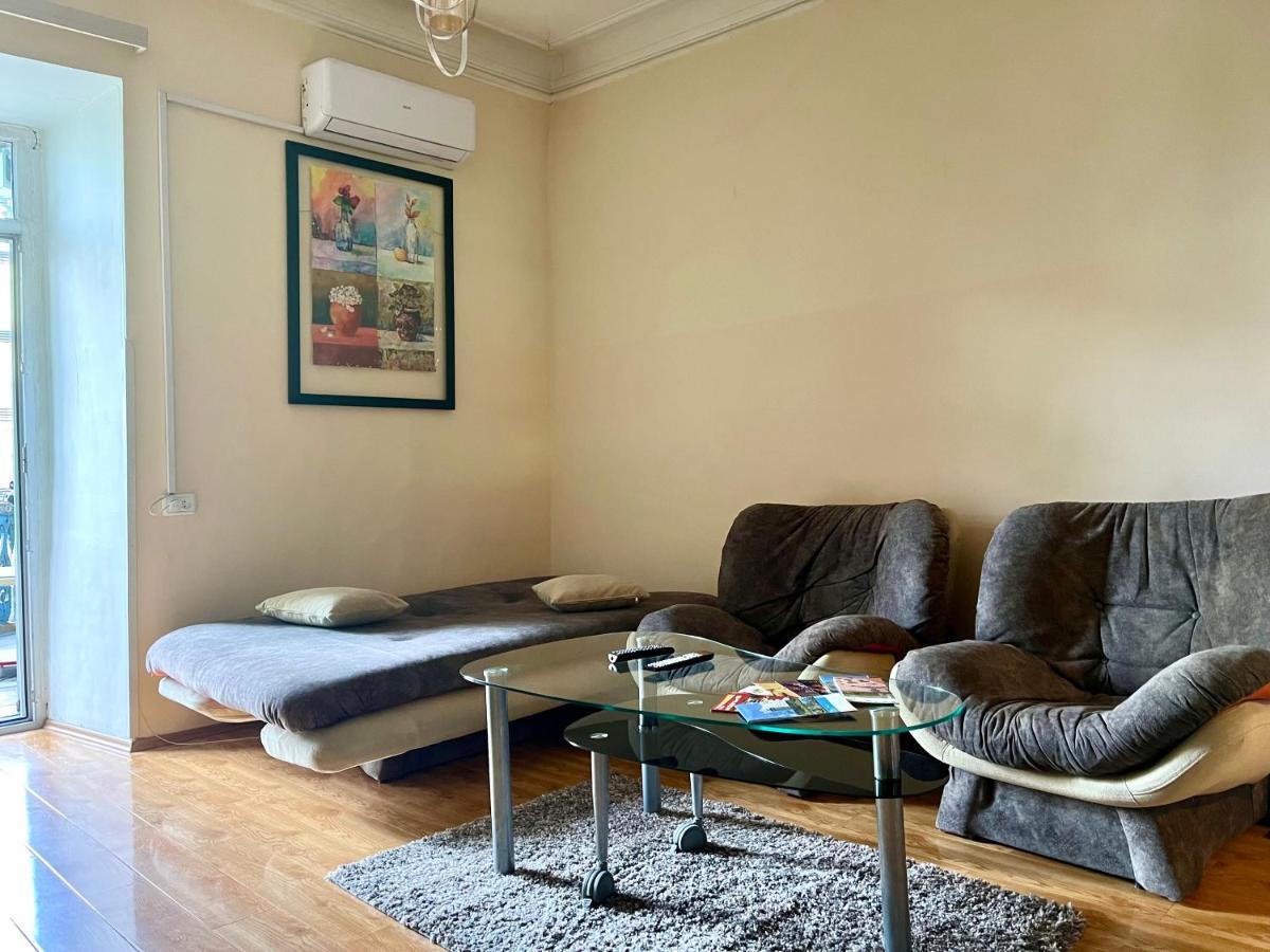 Apartment In Old Tbilisi Orbeliani Square المظهر الخارجي الصورة